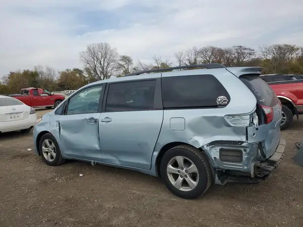 5TDKK3DC4GS703164 2016 TOYOTA SIENNA - Image 2