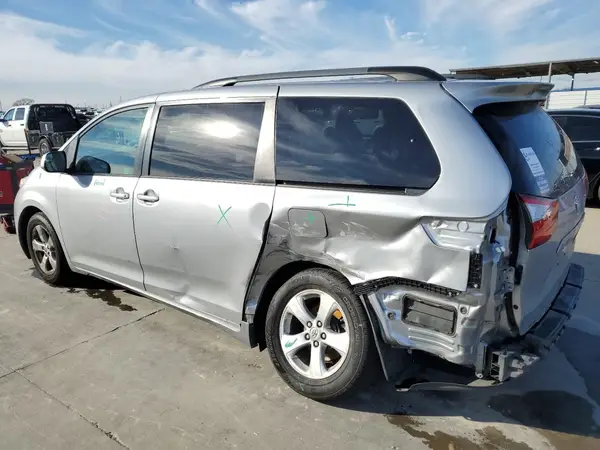 5TDKK3DC4GS708140 2016 TOYOTA SIENNA - Image 2
