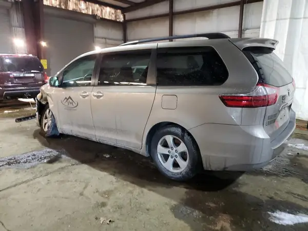 5TDKK3DC4GS714665 2016 TOYOTA SIENNA - Image 2
