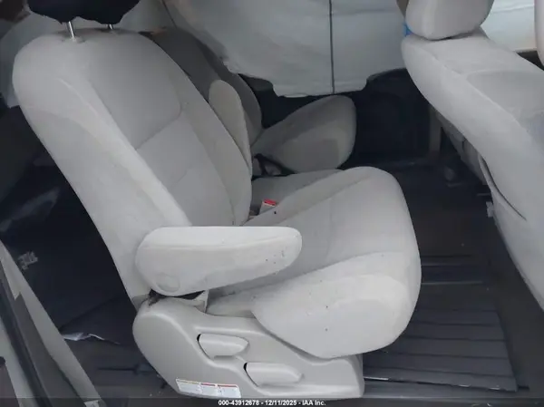 5TDKK3DC4GS715895 2016 TOYOTA SIENNA - Image 8