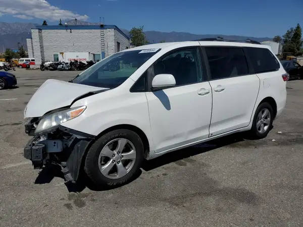 5TDKK3DC4GS717016 2016 TOYOTA SIENNA - Image 1
