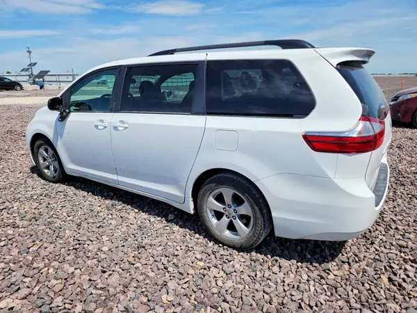 5TDKK3DC4GS725939 2016 TOYOTA SIENNA - Image 2