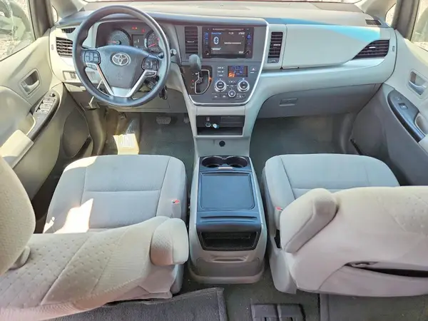 5TDKK3DC4GS725939 2016 TOYOTA SIENNA - Image 8
