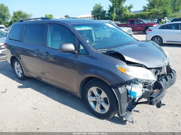 5TDKK3DC4GS726282 2016 TOYOTA SIENNA - Image 1