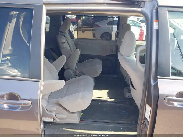 5TDKK3DC4GS726282 2016 TOYOTA SIENNA - Image 8