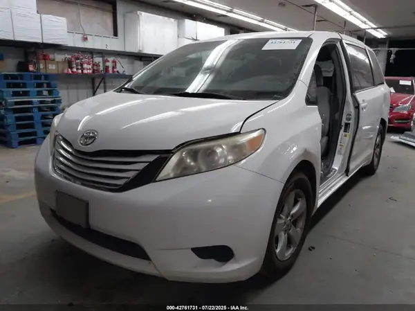 5TDKK3DC4GS731630 2016 TOYOTA SIENNA - Image 2