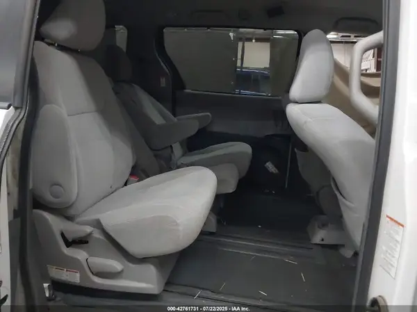 5TDKK3DC4GS731630 2016 TOYOTA SIENNA - Image 8