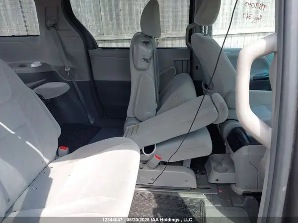 5TDKK3DC4GS731885 2016 TOYOTA SIENNA - Image 8