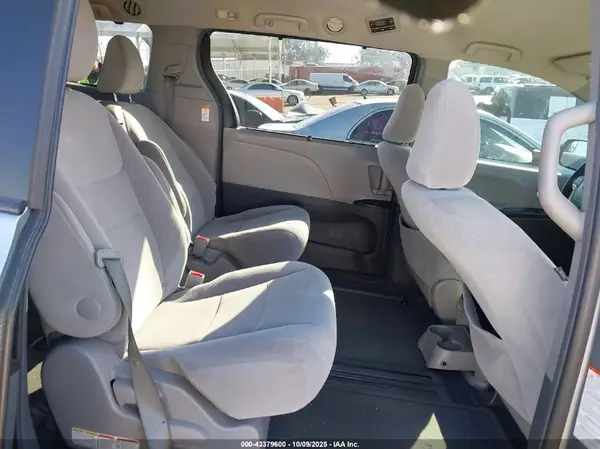 5TDKK3DC4GS736844 2016 TOYOTA SIENNA - Image 8