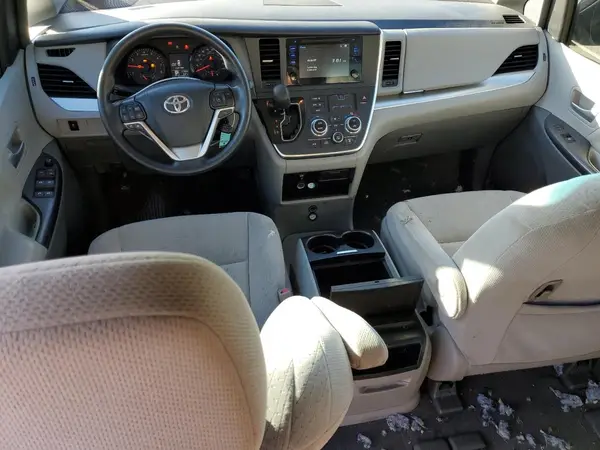 5TDKK3DC4GS740957 2016 TOYOTA SIENNA - Image 8