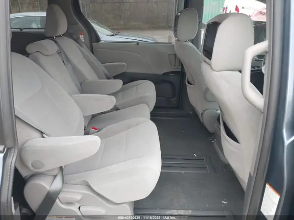 5TDKK3DC4GS741560 2016 TOYOTA SIENNA - Image 8