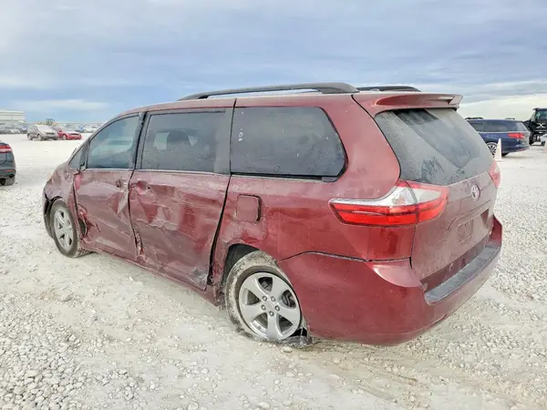 5TDKK3DC4GS741834 2016 TOYOTA SIENNA - Image 2