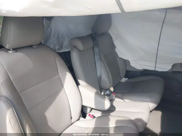 5TDKK3DC4GS746001 2016 TOYOTA SIENNA - Image 8