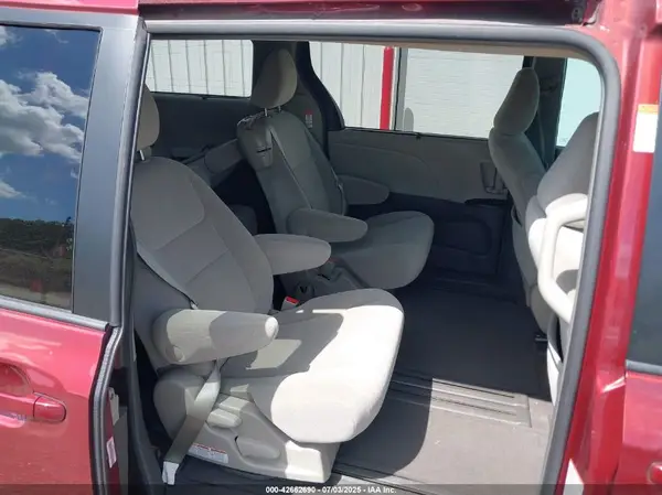 5TDKK3DC4GS746905 2016 TOYOTA SIENNA - Image 8