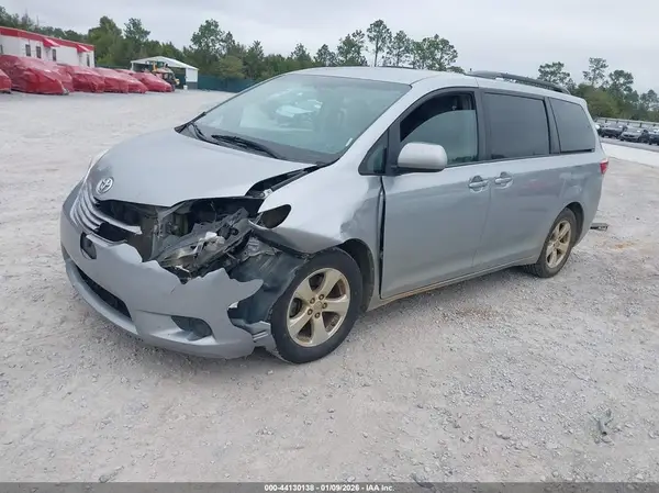 5TDKK3DC4GS747326 2016 TOYOTA SIENNA - Image 2