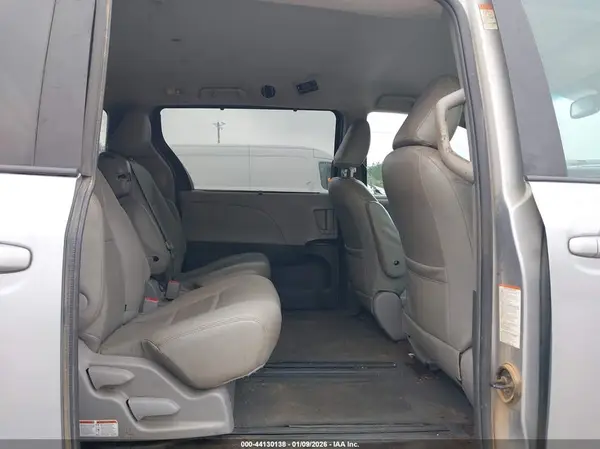 5TDKK3DC4GS747326 2016 TOYOTA SIENNA - Image 8