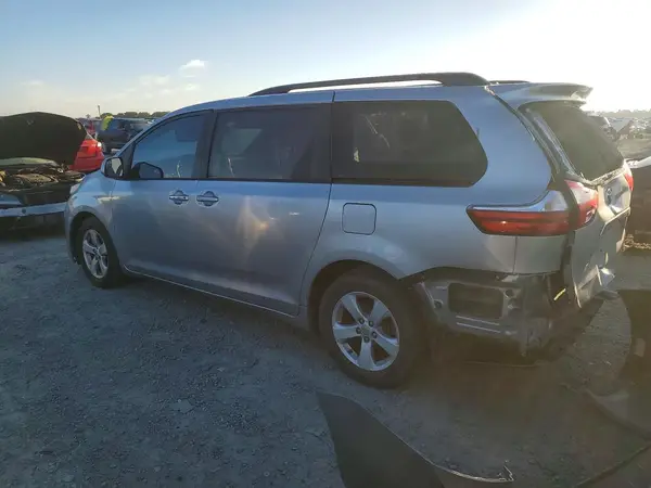 5TDKK3DC4GS752431 2016 TOYOTA SIENNA - Image 2