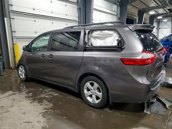 5TDKK3DC4GS753790 2016 TOYOTA SIENNA - Image 2