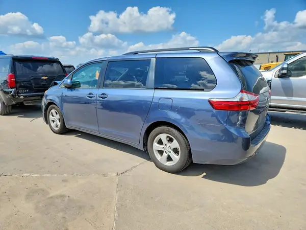 5TDKK3DC4GS757211 2016 TOYOTA SIENNA - Image 2