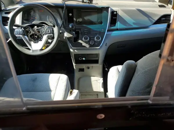 5TDKK3DC4GS762814 2016 TOYOTA SIENNA - Image 8