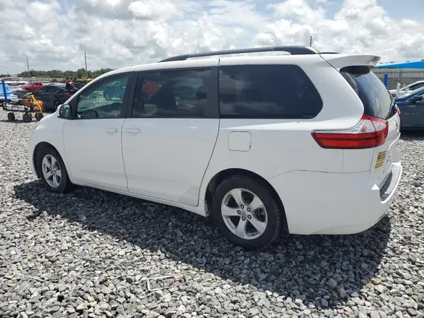 5TDKK3DC4GS762943 2016 TOYOTA SIENNA - Image 2