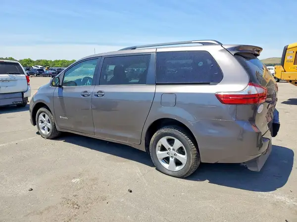 5TDKK3DC4GS763526 2016 TOYOTA SIENNA - Image 2