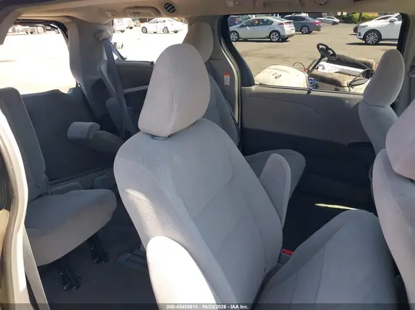 5TDKK3DC4GS764711 2016 TOYOTA SIENNA - Image 8