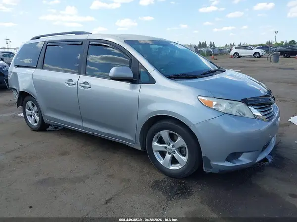 5TDKK3DC4GS764949 2016 TOYOTA SIENNA - Image 1