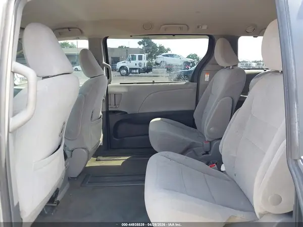 5TDKK3DC4GS764949 2016 TOYOTA SIENNA - Image 8