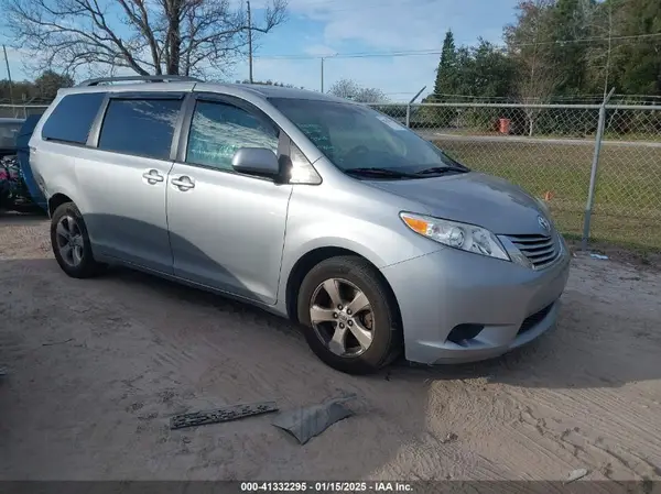 5TDKK3DC4GS765986 2016 TOYOTA SIENNA - Image 1