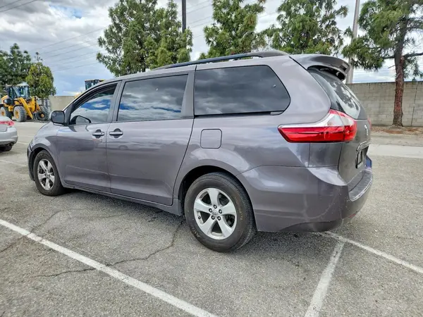 5TDKK3DC5GS692045 2016 TOYOTA SIENNA - Image 2