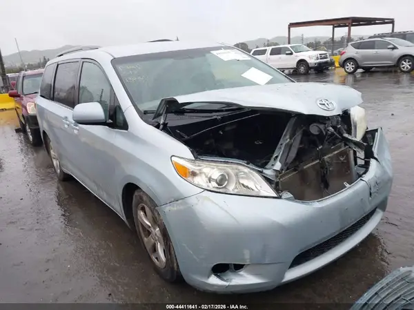 5TDKK3DC5GS695575 2016 TOYOTA SIENNA - Image 1