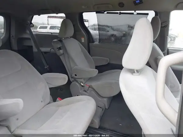 5TDKK3DC5GS695575 2016 TOYOTA SIENNA - Image 8