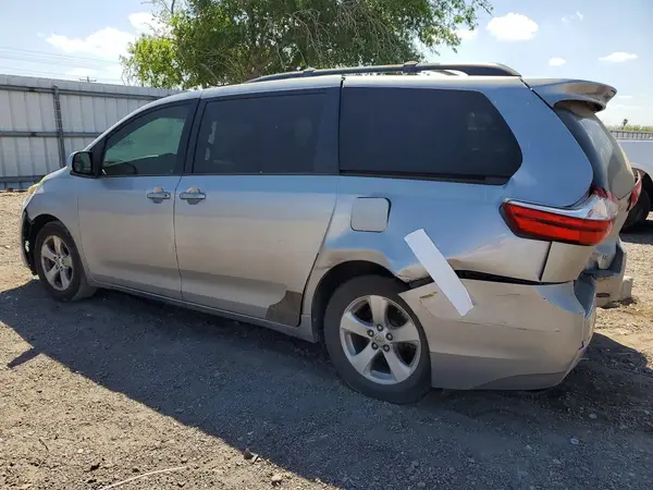 5TDKK3DC5GS696967 2016 TOYOTA SIENNA - Image 2