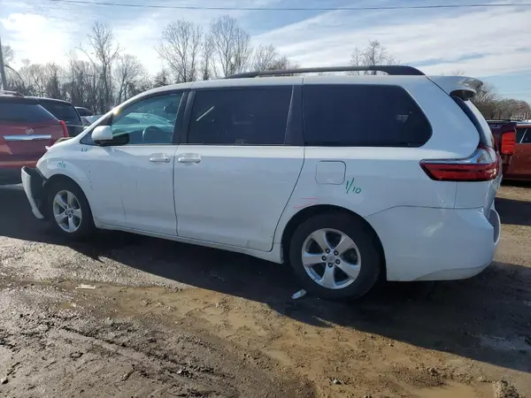 5TDKK3DC5GS698802 2016 TOYOTA SIENNA - Image 2