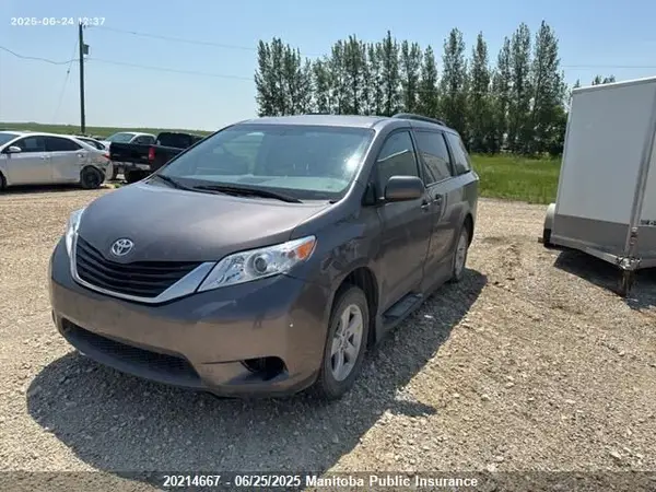 5TDKK3DC5GS705229 2016 TOYOTA SIENNA - Image 1