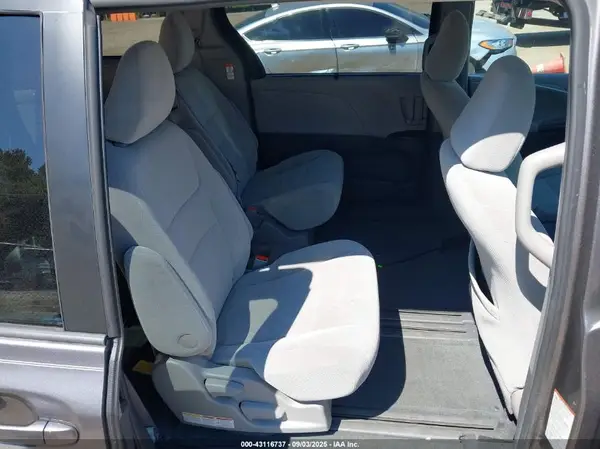 5TDKK3DC5GS707921 2016 TOYOTA SIENNA - Image 8