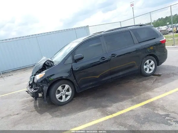 5TDKK3DC5GS709314 2016 TOYOTA SIENNA - Image 2