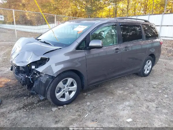 5TDKK3DC5GS712732 2016 TOYOTA SIENNA - Image 2