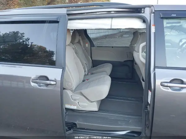 5TDKK3DC5GS712732 2016 TOYOTA SIENNA - Image 8