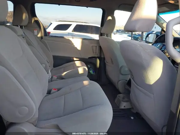 5TDKK3DC5GS719616 2016 TOYOTA SIENNA - Image 8