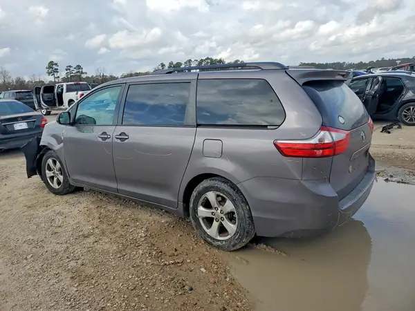 5TDKK3DC5GS724315 2016 TOYOTA SIENNA - Image 2
