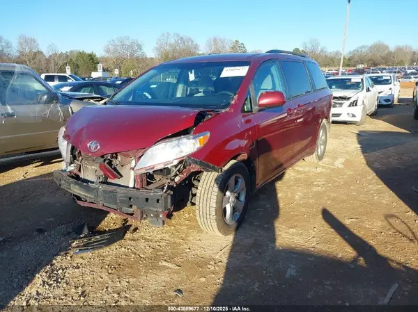 5TDKK3DC5GS725187 2016 TOYOTA SIENNA - Image 2