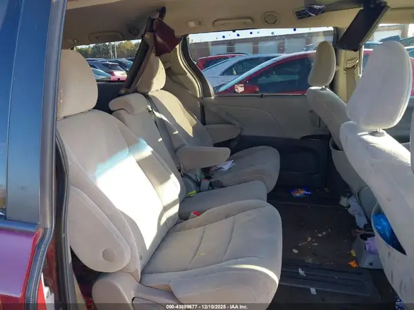 5TDKK3DC5GS725187 2016 TOYOTA SIENNA - Image 8