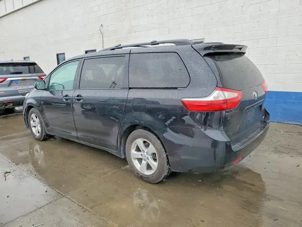 5TDKK3DC5GS729868 2016 TOYOTA SIENNA - Image 2