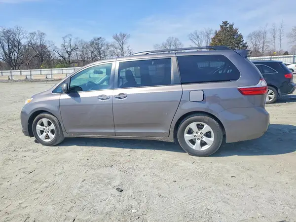 5TDKK3DC5GS735928 2016 TOYOTA SIENNA - Image 2