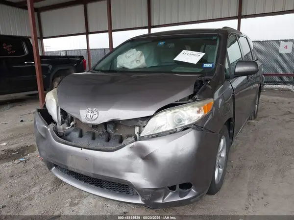 5TDKK3DC5GS741647 2016 TOYOTA SIENNA - Image 2