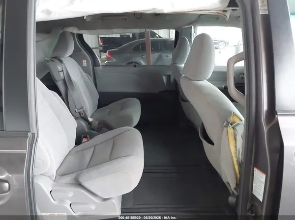 5TDKK3DC5GS741647 2016 TOYOTA SIENNA - Image 8