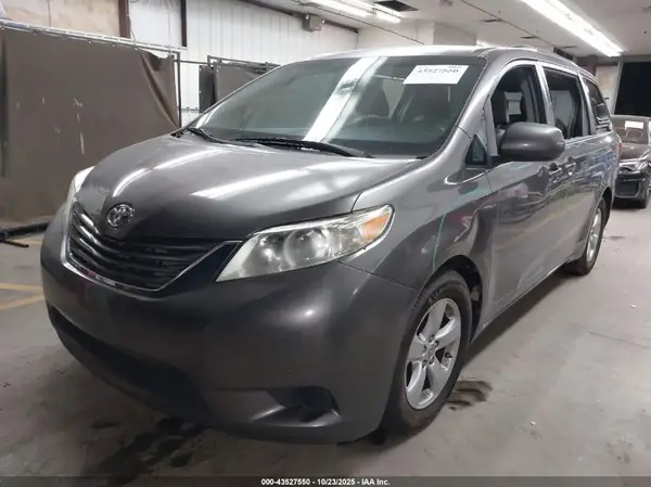 5TDKK3DC5GS742135 2016 TOYOTA SIENNA - Image 2