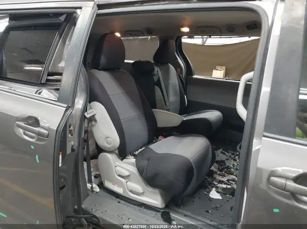 5TDKK3DC5GS742135 2016 TOYOTA SIENNA - Image 8